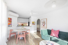 Blush on Broadbeach- beachside and pet friendly, 3rd floor walk up